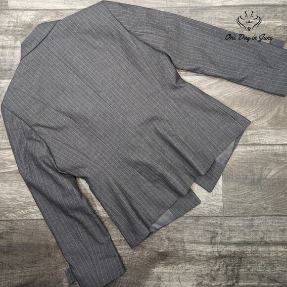 Tahari Petite Pin Stripe One Button Blazer Size 6P - Picture 5 of 5